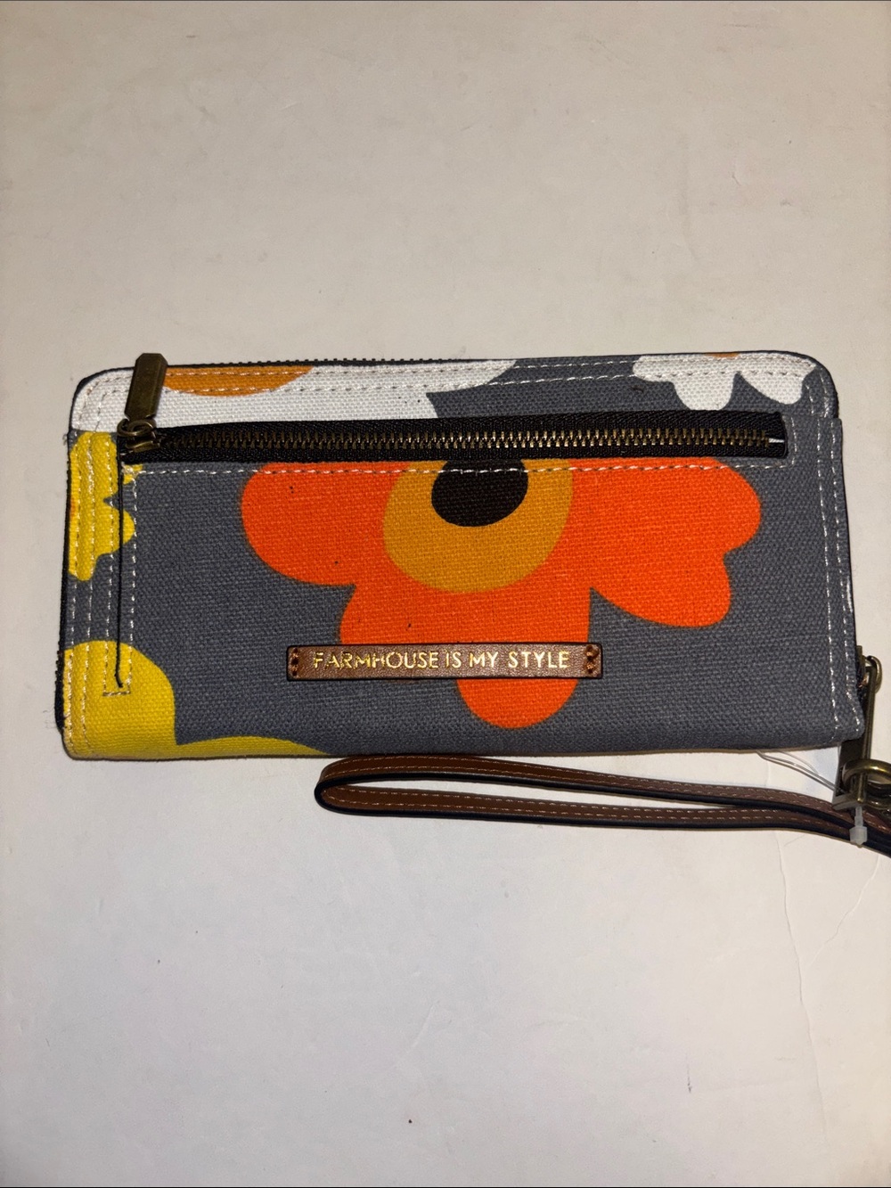 FARM HOUSE IS MY STYLE MULTICOLORED CANVAS FLORAL DESIGN
FULL ZIP CLOSURE WALLET